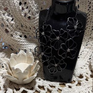 Black Floral Statement Necklace - Women's Fashion Jewelry